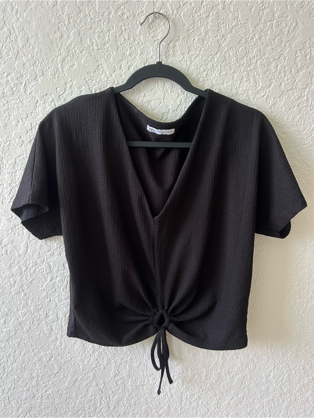 Zara Black V-Neck Tie-Front Crop Top